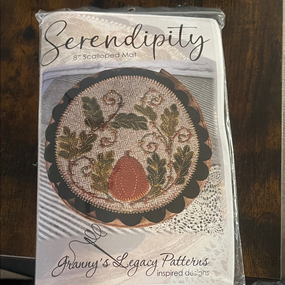 Serendipity Scalloped Mat Pattern